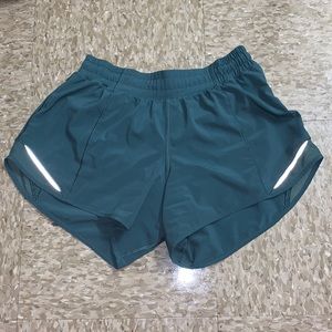 Lululemon hotty hot long shorts size 6!!